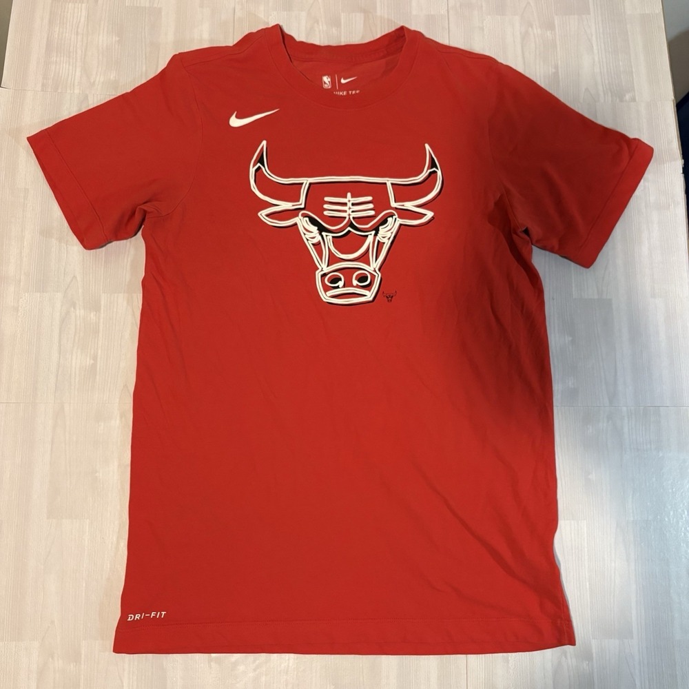 Chicago Bulls Shirt Men's Size S NBA Basketball Nike Dri-FIT Graphic T-Shirt